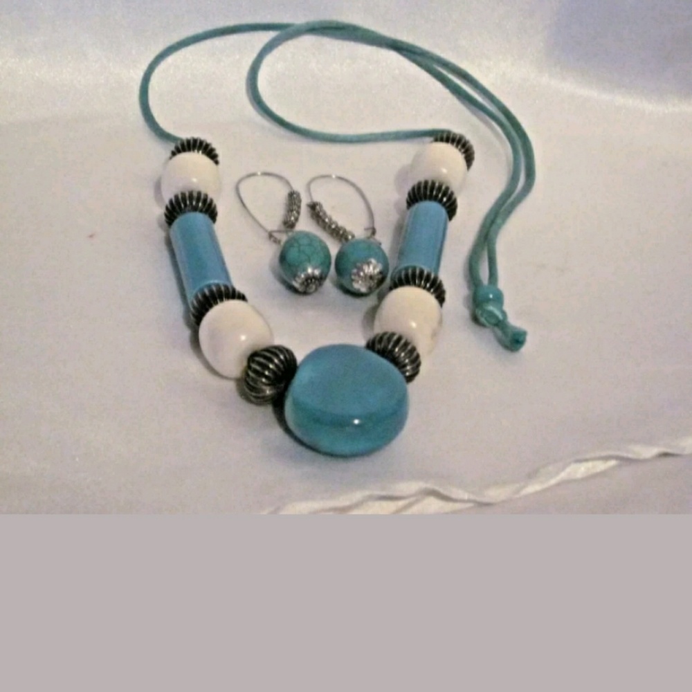 Turquoise colored Necklace & Ear Ring Set